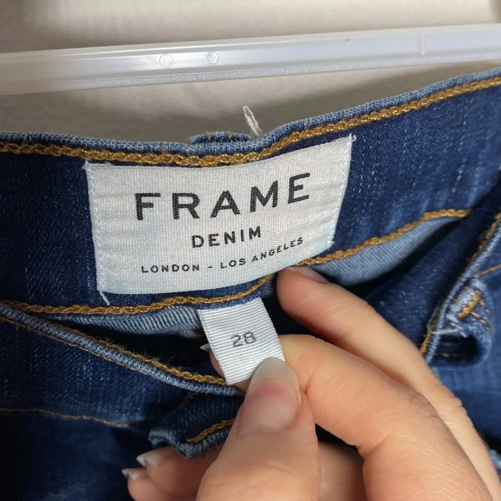 Frame Ali High-rise Distressed Cigarette Jeans In Morrisly wash size 28